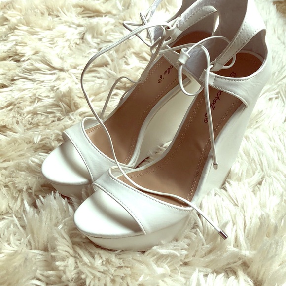 Breckelles Shoes - White Wedge Heels w8